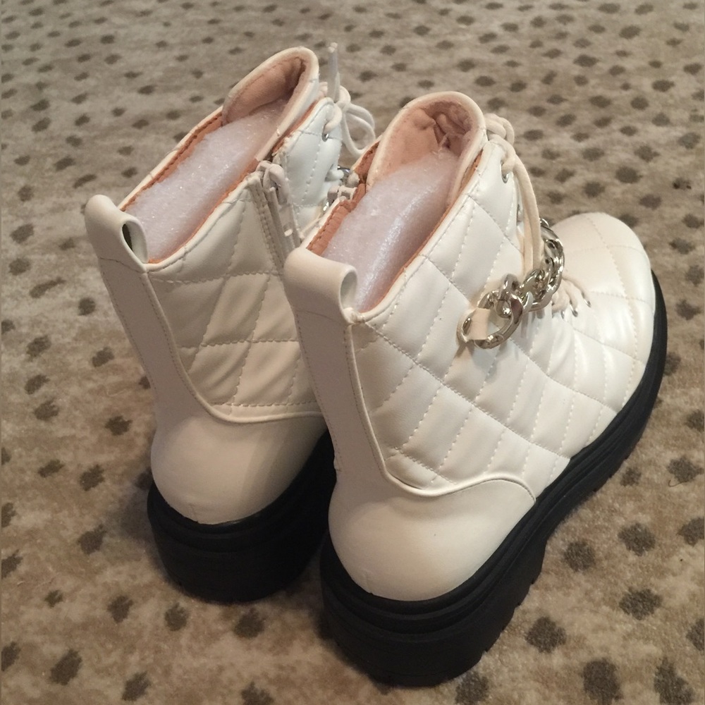 NIB CC CHASE & CHLOE 6.5 7 Chain Trim Quilted Combat Boots LaceUp Lug Sole White - Picture 8 of 14